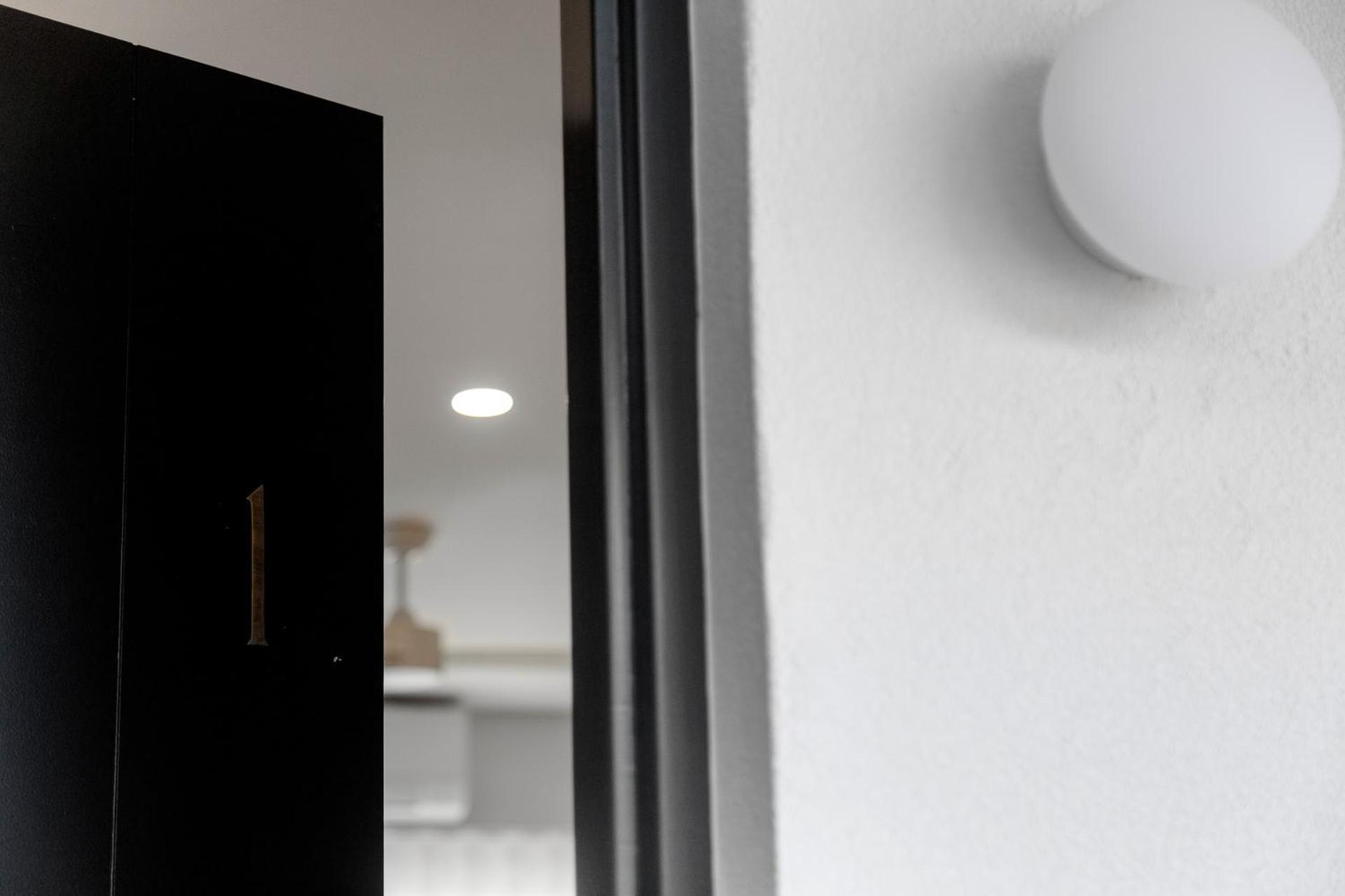 The Lodge - 4 Luxury Central Private Studio Rooms - Free Wifi Маунт Гамбиър Стая снимка